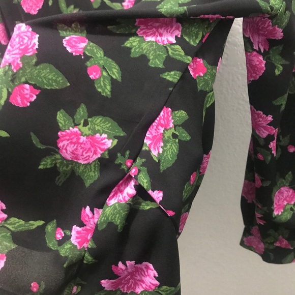 Who What Wear Faux Wrap Blouse in Dark Floral - Picture 2 of 7